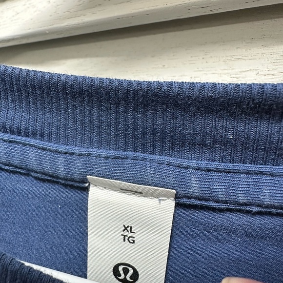 lululemon athletica Women’s Deep Blue Long Sleeve Tee - Picture 3 of 3